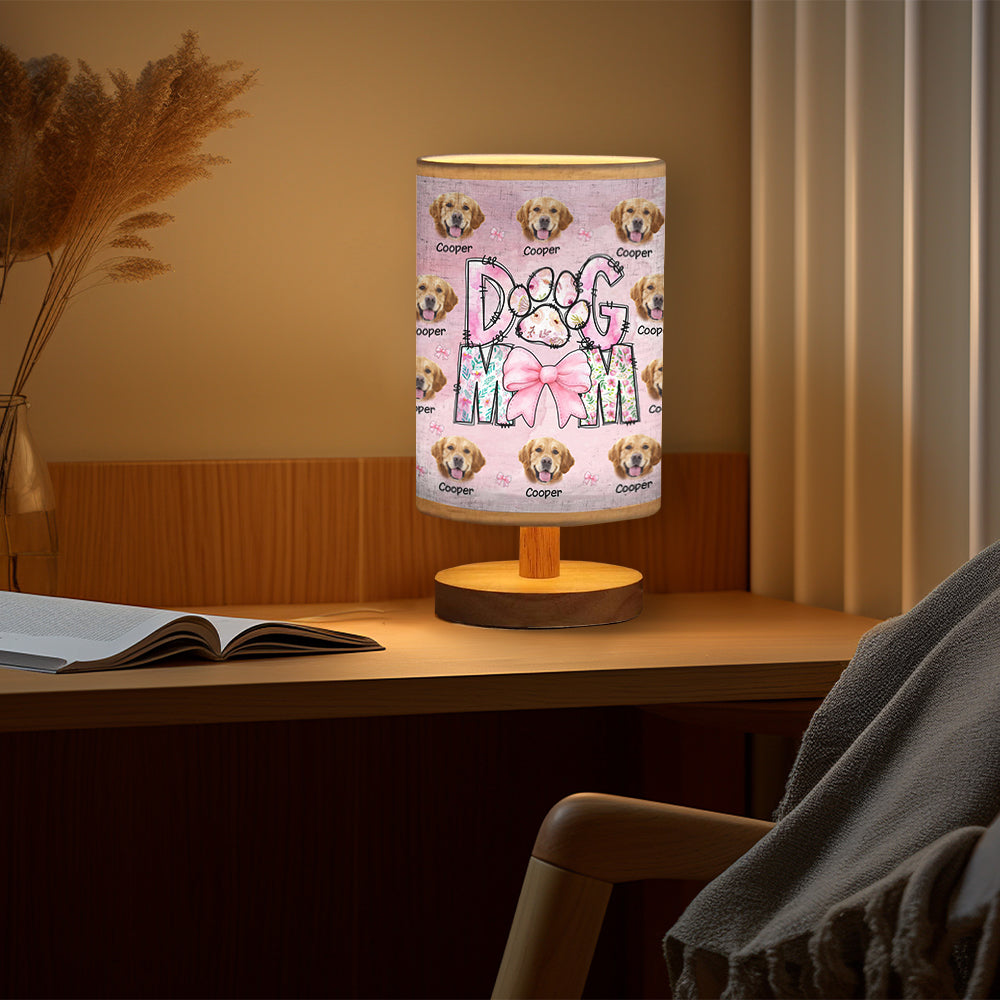 Lampe de table personnalisée pour chien « Maman de chien fleurie » avec base en bois