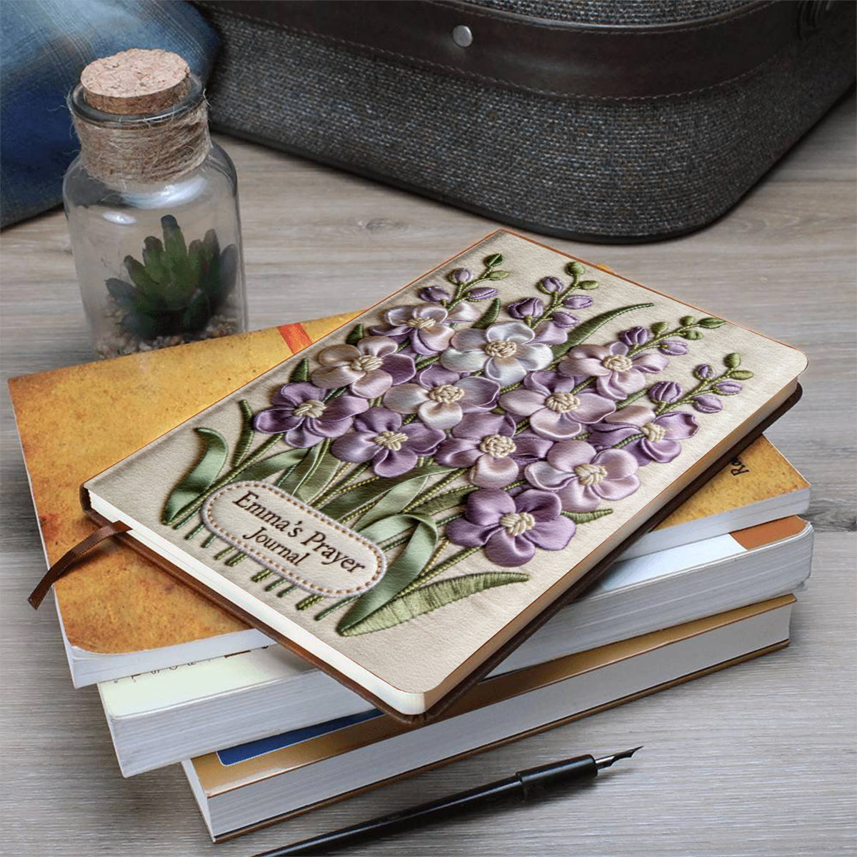 Journal en cuir chrétien personnalisé avec fleur et prénom de naissance