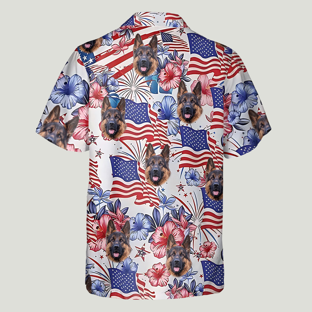 Chemise hawaïenne personnalisée pour chien et short pour homme « Chien patriotique » - Modèles patriotiques